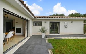 Maisons de vacances Stunning Home In St Laurent Des Arbres : photos des chambres