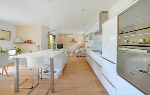 Maisons de vacances Stunning Home In St Laurent Des Arbres : photos des chambres