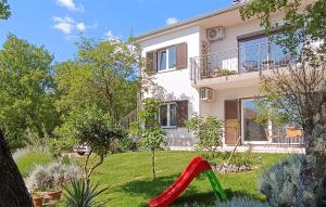 Cozy Apartment In Smrika With Kitchen 