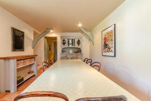 Maisons de vacances Maison Augustine - 300m2- Lisle-sur-Tarn : photos des chambres