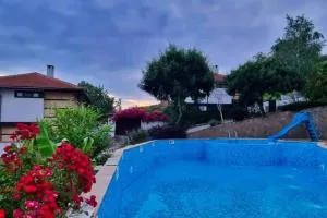 גן עדן על אדמה- Balkan Haven - Debelets