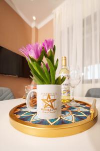 LUX Movie Stars Apartments Perea