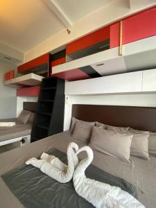 D Luckycharm staycation