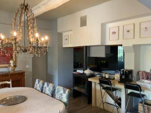 Domaine de la Dragonette Mas from the 18th century in the heart of Provence- Lubéron-Avignon