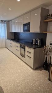 Moderne F3 - 10 min aeroport CDG - Paris - Parc Astérix - Disneyland Paris - Tour Eiffel - Champs Elysée - 15 min Parc des expositions Villepinte - 10 min Le Bourget - 5 min du Golf international de Roissy- JO 2024