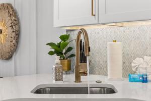 2 King Suites! Oceanfront Condo byBarefoot Landing