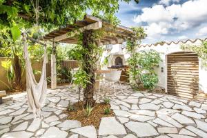 Villa chaleureuse de 90m2 avec terrasse ombragée de 50m2, plancha et aperçu mer