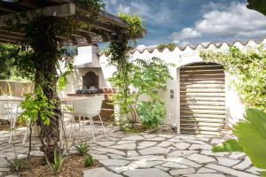 VACATELLA - LA VILLA NONNA, Rez de jardin de 90m2 dune villa avec terrasse privative de 50m2 et aperçu mer