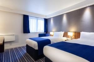 Standard Twin Room with Free Hot Breakfast room in Holiday Inn Express Edinburgh Airport an IHG Hotel
