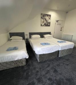 Comfort Triple Room with Shower room in The Mornington Hotel