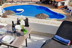 Grazioso appartamento piscina e vista mare SC770