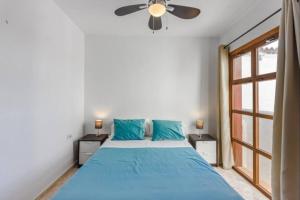 Soleggiato attico vista mare e piscina SC768