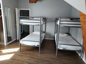 Hotels Hotel Eisenhower : Chambre Familiale avec Douche 