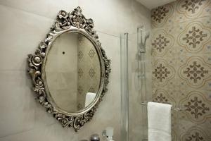 Ivory Suite seafront with views!- Fl 14 by Homely