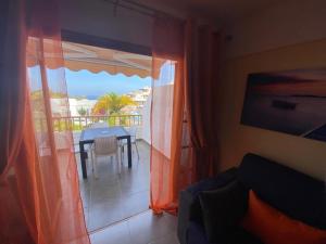 Appartamento primo piano con vista piscina e parziale vista mare