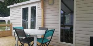 Campings Camping des Pierres Debout : photos des chambres