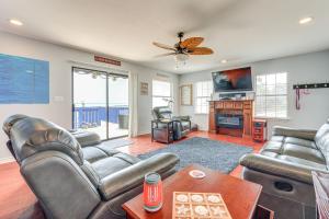 Waterfront Lake Buchanan Cottage with Kayaks!