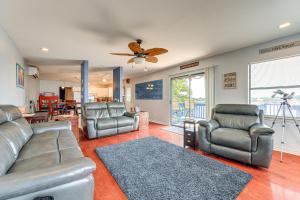 Waterfront Lake Buchanan Cottage with Kayaks!