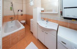 Beautiful Apartment In Potocnica