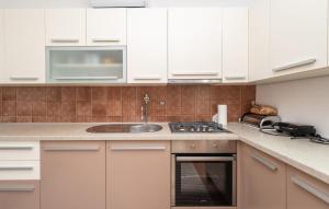 2 Bedroom Lovely Apartment In Potocnica