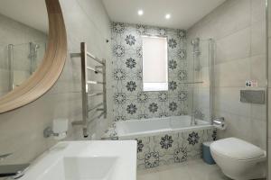 Ivory Suite seafront with views!- Fl 25 by Homely