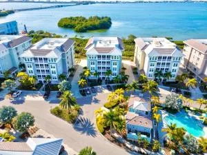 Intracoastal Connections - Marina Walk at One Particular Harbor - هولمز بيتش