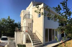 Patrick House - Kostići