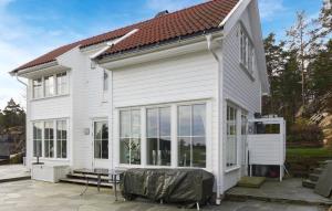 Awesome Home In Høvåg With Jacuzzi