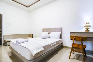 White Blue House 2 - Pvt Room, Shared Pool&Kitchen