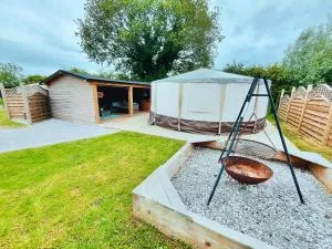 Between Rivers Camping @ The Old George Inn - Askern