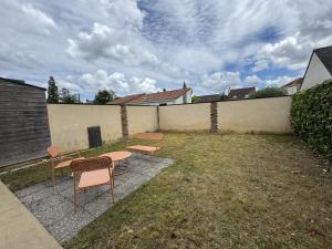 Maisons de vacances Maison des tourelles - 6pers - WiFi - Reve au Mans : Maison 2 Chambres