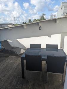 Chambre privée avec salle de bain dans la Maison Noble de la Taule du Luc