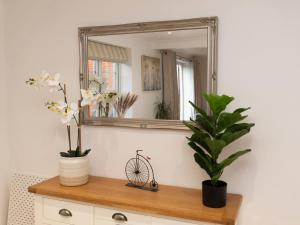 Gorgeous 4 BR House Near Station mins to London - Pass the Keys