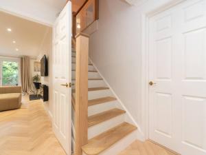 Gorgeous 4 BR House Near Station mins to London - Pass the Keys