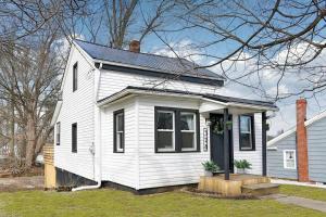 The Towpath Retreat-A Cozy Farmhouse Stay