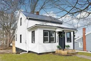 The Towpath Retreat-A Cozy Farmhouse Stay - New Franklin