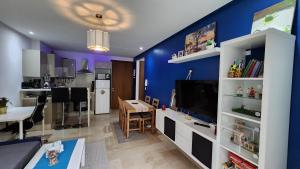 Sunny apartment with terrace near CasaFiananceCity