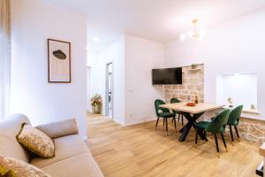 Luxury 2 bedroom-2 bathroom Apartment with Rooftop TERRACE & Luxury Studio App