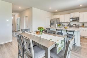 2 Mi to Golf Myrtle Beach Home with Pool Access!