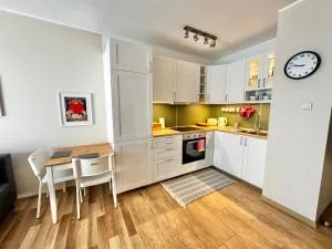 Różana Apartment with Parking - Rembertów