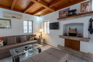 Spacious Home with Yard, Mytilene Lesvos