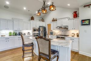 Luxe Home w Panoramic Greers Ferry Lake Views