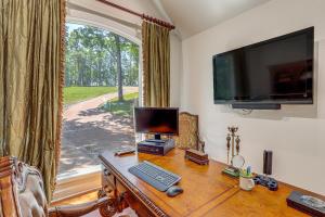 Luxe Home w Panoramic Greers Ferry Lake Views