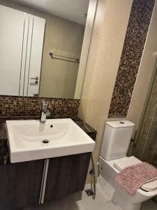 Centara Avenue Residences studio room 8th floor smart tv