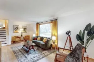 Gridiron Getaway-Where Families and Fans Unite - Dellroy