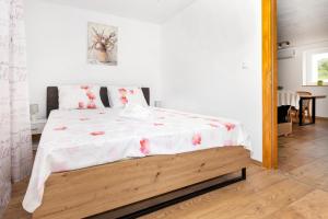 Cozy family apartment in Kaštel Kambelovac