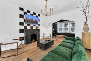 Centrally Located Modern Apartment