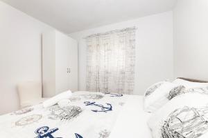 Cozy family apartment in Kaštel Kambelovac