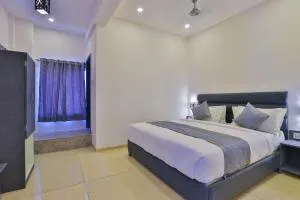 Nova Hotel New Crossroad - Rajkot