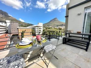 Breathtaking Table Mountain View Apartment in the Heart of Gardens